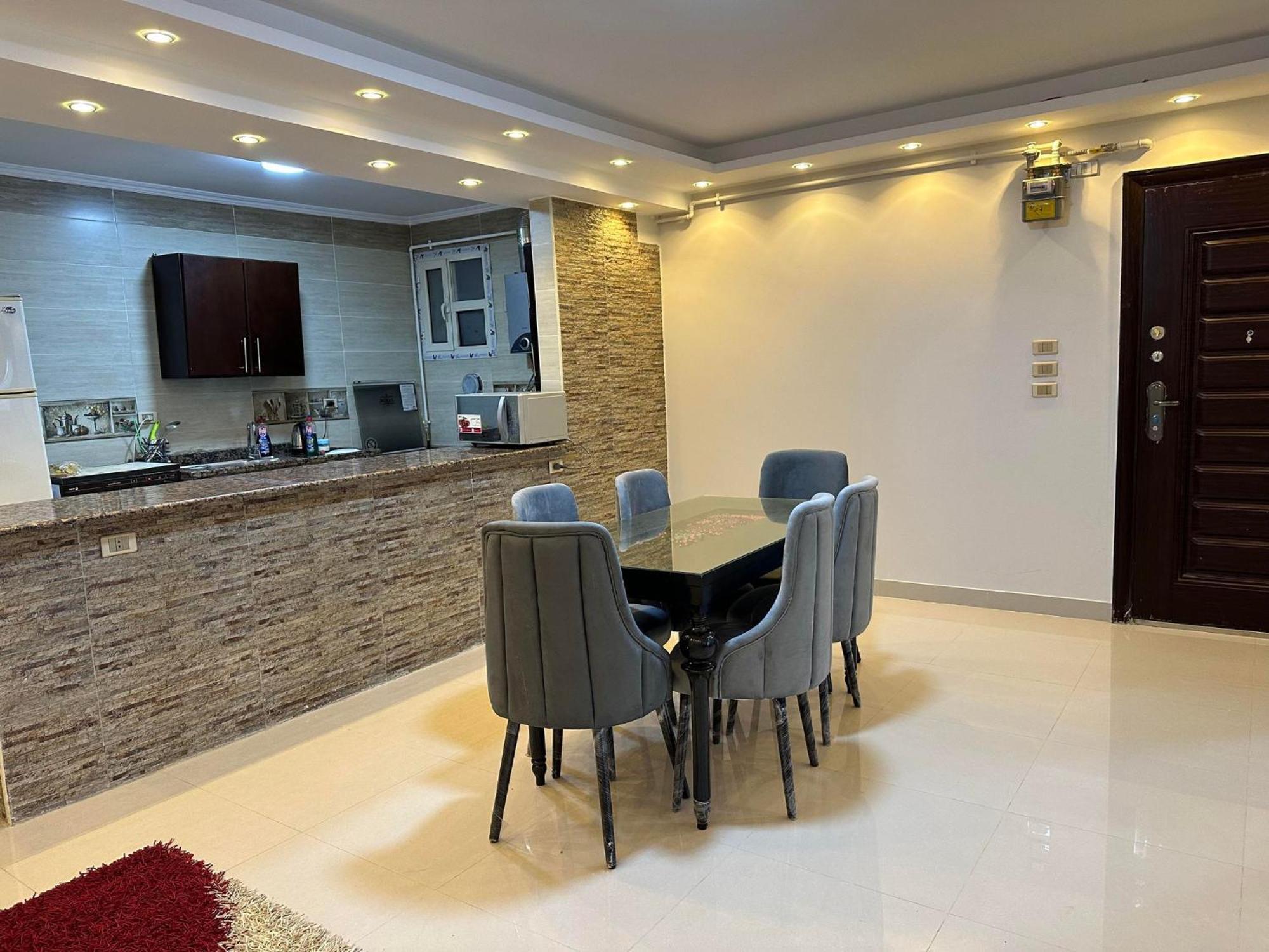 Comfy And Luxurious In Mansheyt El-bakry East Apartment Kairo