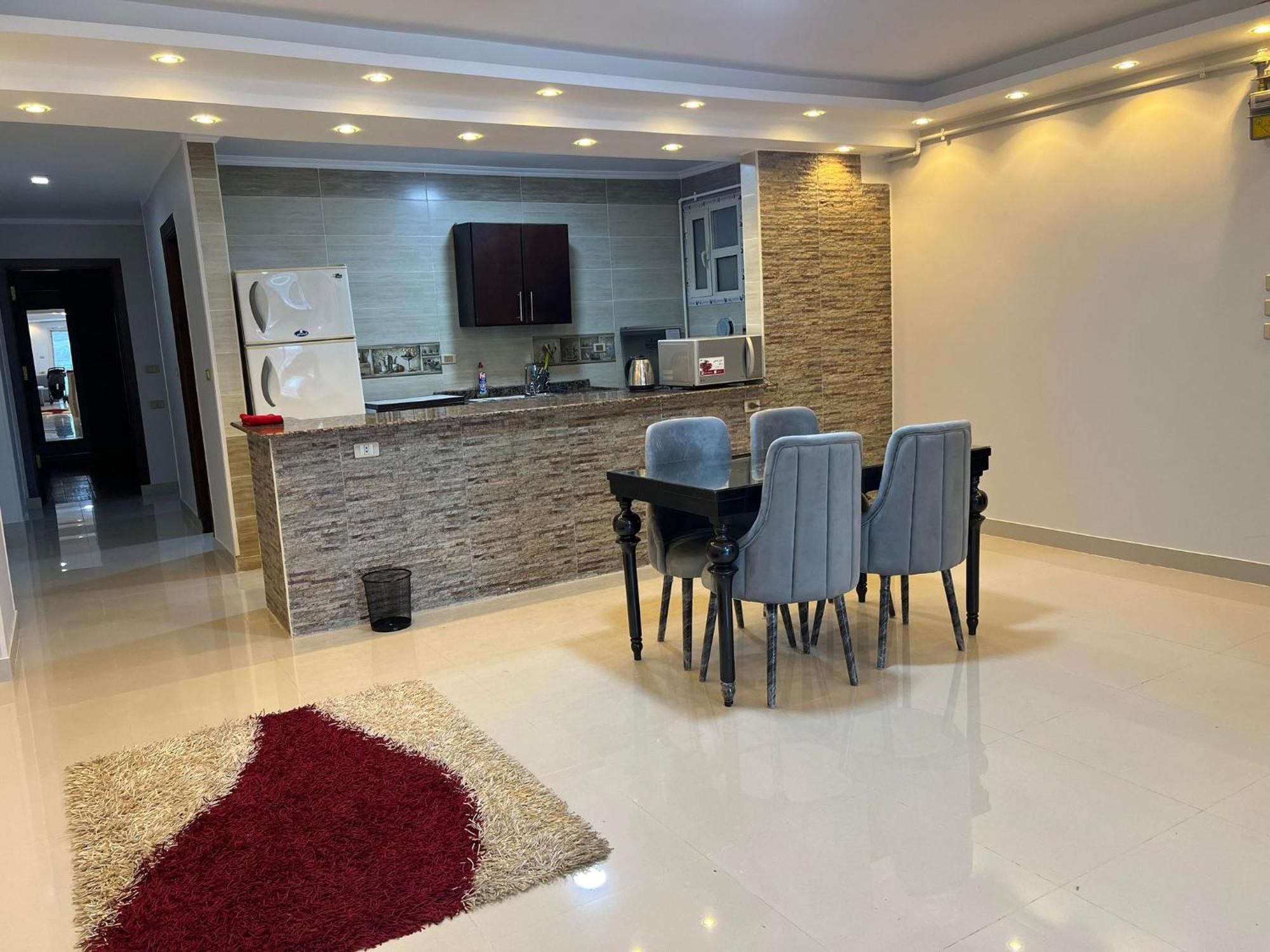 Comfy And Luxurious In Mansheyt El-bakry East Apartment Kairo